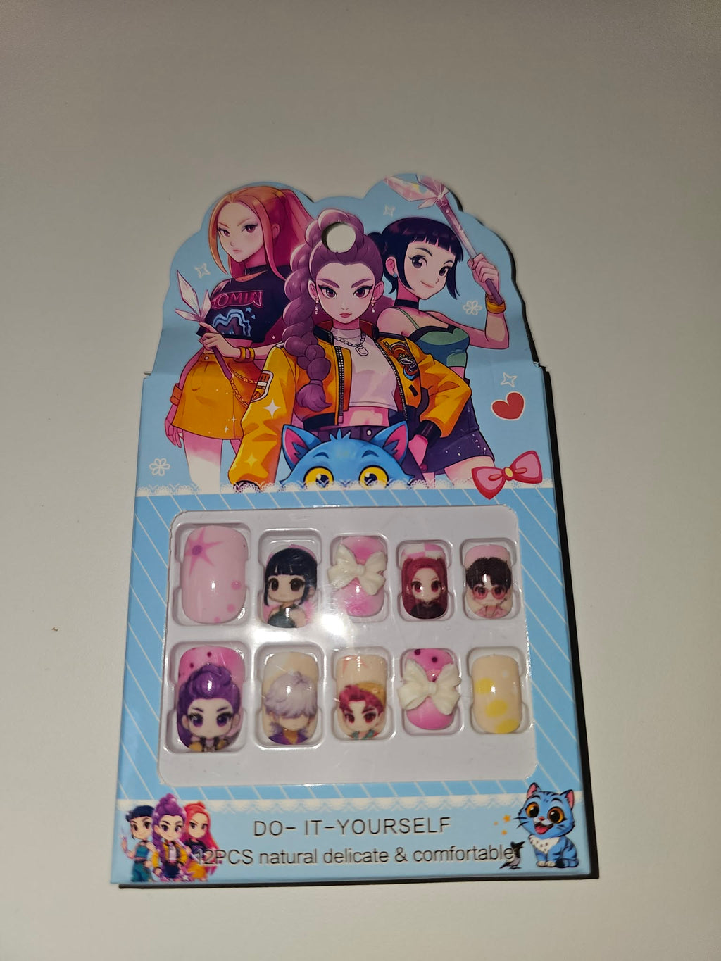 Korta Lösnaglar - Huntrix design K-pop